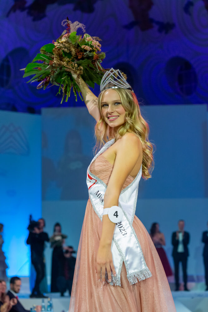 ISABEL DIALER "Zett"Miss Südtirol 2023 Zett.it